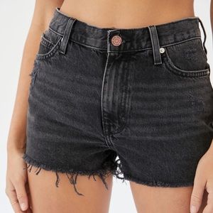 UO BDG Girlfriend High-Waisted Denim Shorts